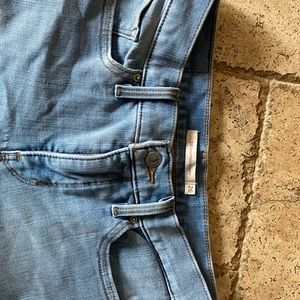 High rise Levi’s shaping skinny jeans size 26